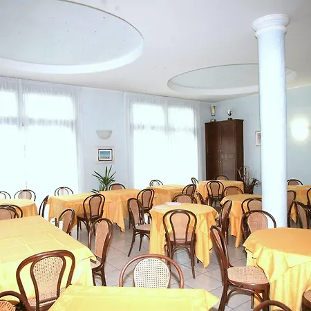 فندق Garden 3*