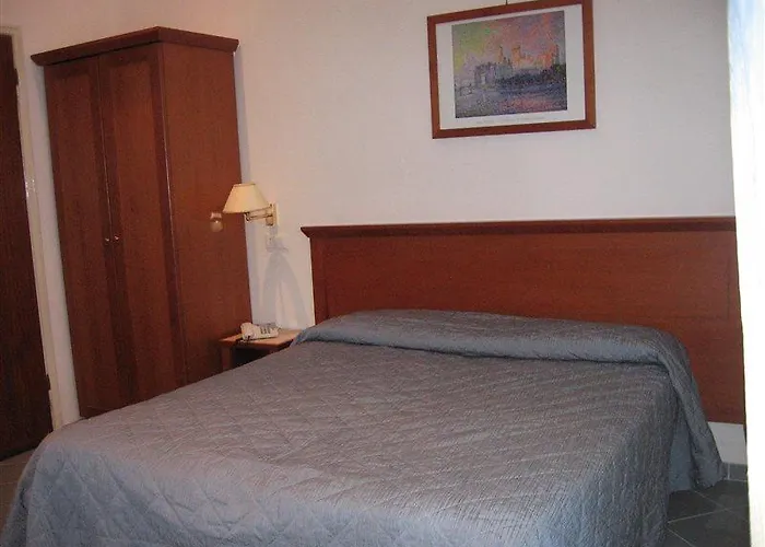 Отель Garden 3*