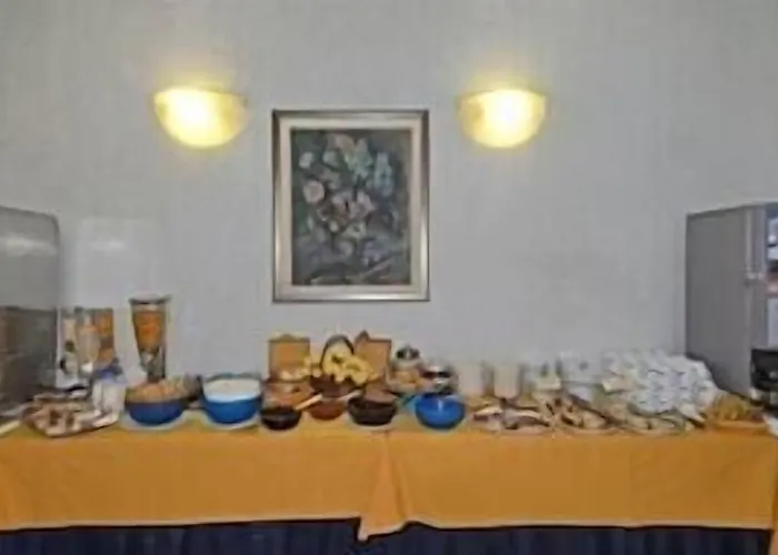 Отель Garden 3*