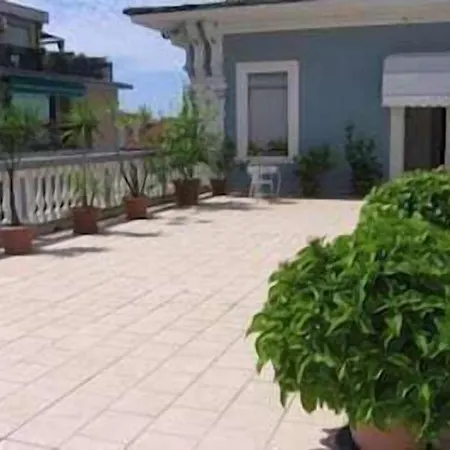 מלון Garden 3*